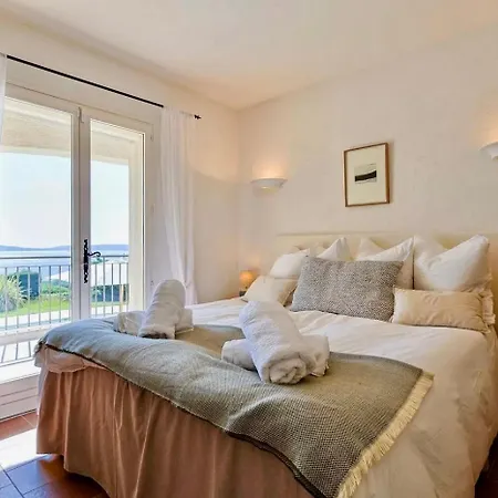 Holiday home Coastal Elegance Stunning Kami
