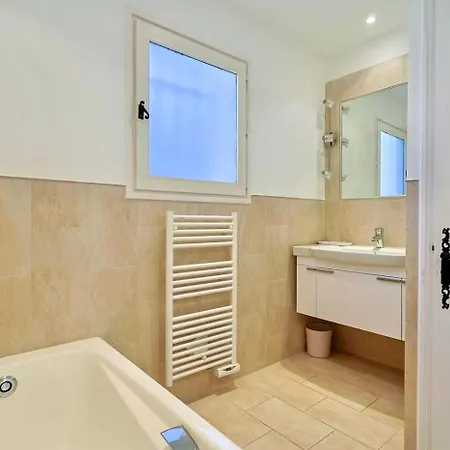 Holiday home Coastal Elegance Stunning Kami